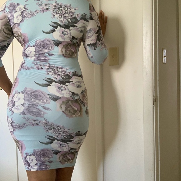 Beautiful Floral, stretch pencil dress. - Picture 3 of 4